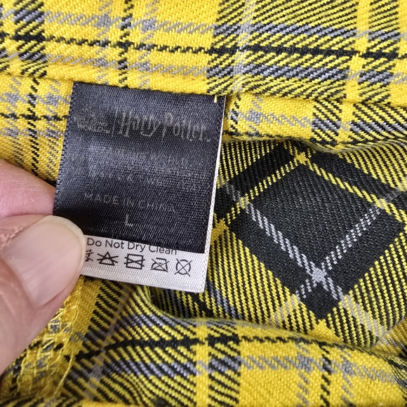 Harry Potter Yellow and Black Plaid Mini Skirt Size Large - Picture 6 of 7